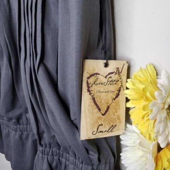 Love Stitch gray ruching buttoned scoop neckline tank top size small - Picture 6 of 14